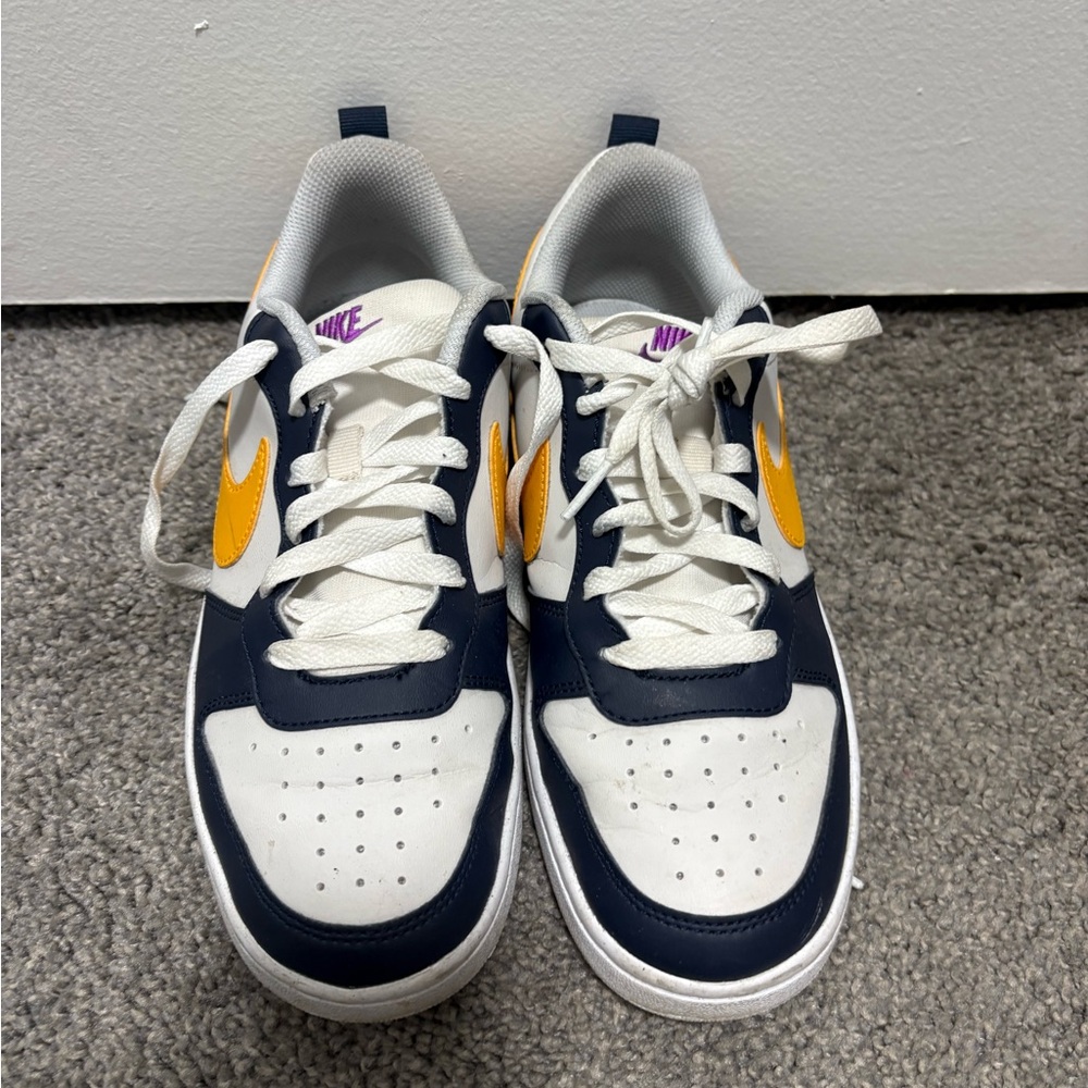 Nike Low-Top Sneakers in White, Navy & Yellow